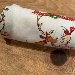 NWT JoAnn Dr. Seuss Grinch 1 yard cotton 
Holiday Christmas quilt sewing crafts